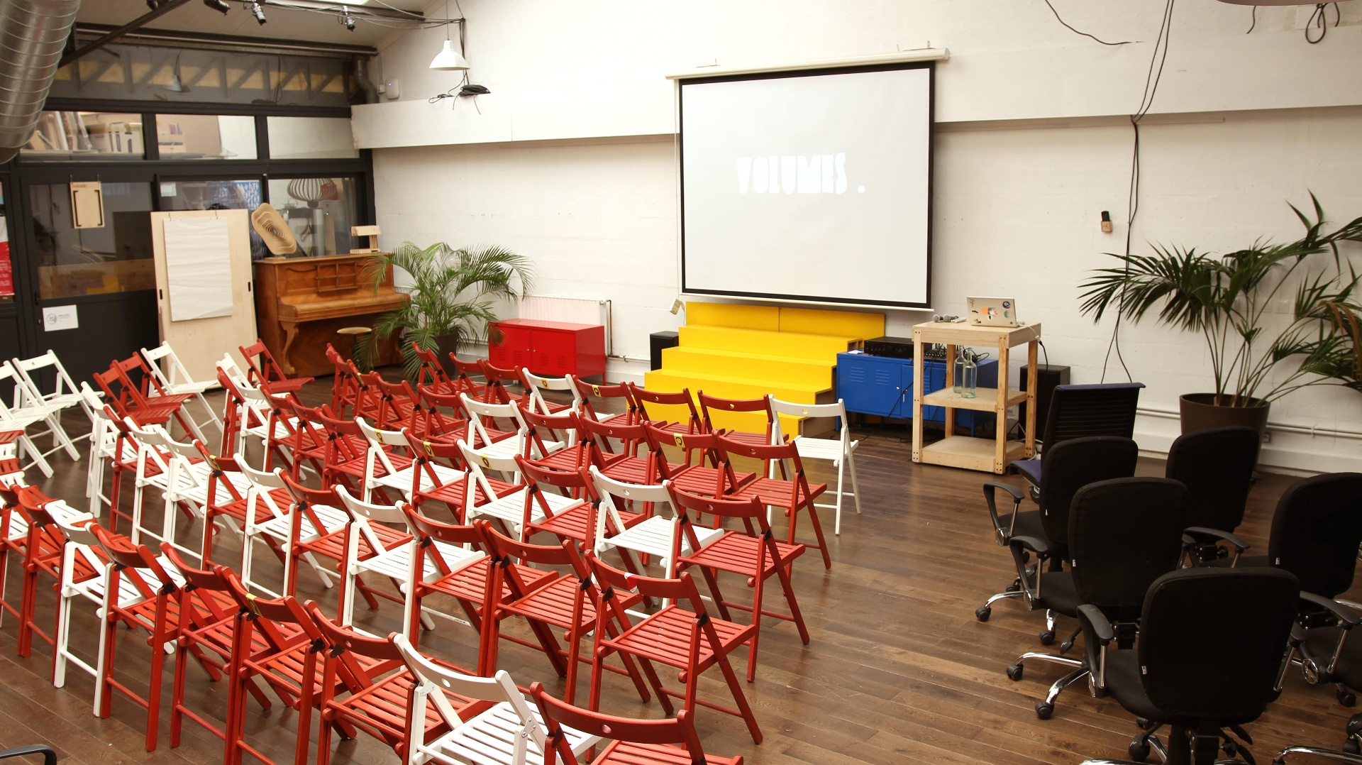Grande salle en configuration plénière au Baranoux